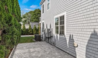 21 Bradford St 2, Bristol, RI 02809