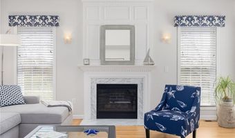 61 Schooner Cove Ln, Narragansett, RI 02882