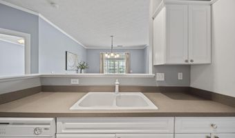 5939 Naughten Pond Dr, Columbus, OH 43213