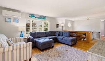 10 Kerins Ter, Newport, RI 02840