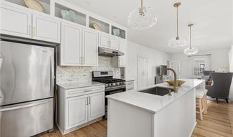 17 Old Beach Rd, Newport, RI 02840