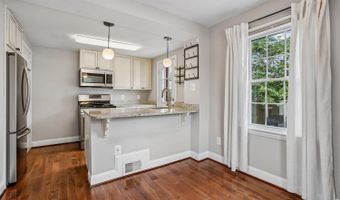 5812 N KINGS Hwy, Alexandria, VA 22303