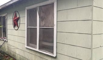249 N 10th St, Aransas Pass, TX 78336