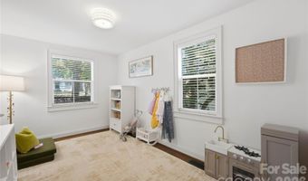 2424 Kingsbury Dr, Charlotte, NC 28205