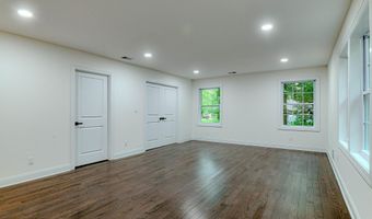 58 Fish Hawk Dr, Middletown, NJ 07748