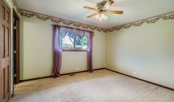 1410 W Lexington Dr, Arlington Heights, IL 60004