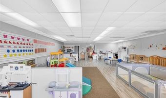5043 Allen Rd, Allen Park, MI 48101