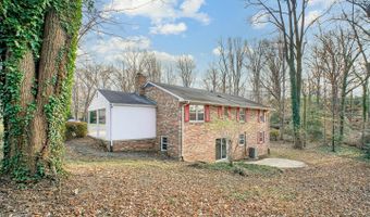8928 CHELTONHAM Pl, Annandale, VA 22003