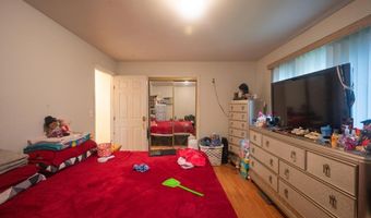 42 Ronald Dr N, Amityville, NY 11701