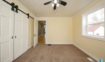 111 N 6th St, Beresford, SD 57004