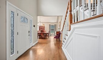 2 Independence Dr, Aberdeen, NJ 07747
