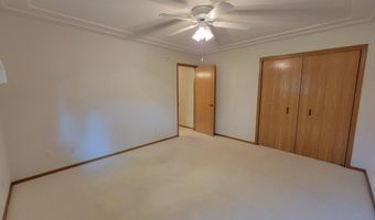 2710 Railroad Cir, Aberdeen, SD 57401