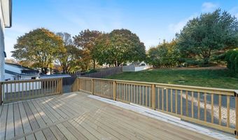 35 Whitewood Dr, Cranston, RI 02920