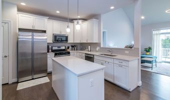 2544 Oxford Cir, Ann Arbor, MI 48103