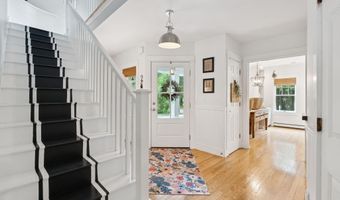 2 Valley Ave, Falmouth, ME 04105