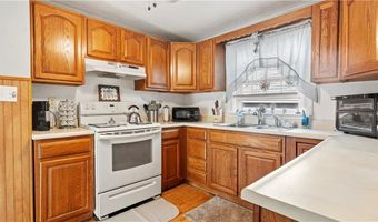 21 Brookwood Rd, Cranston, RI 02920