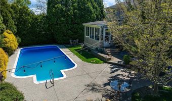 43 Academy Ave, Bristol, RI 02809