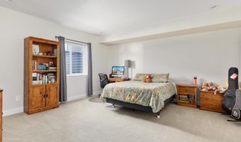 144 COWBIRD St, Lake Frederick, VA 22630