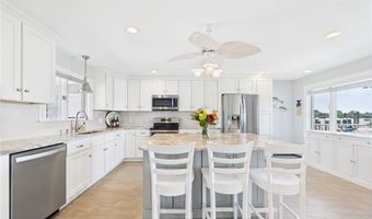 72 Marine Dr, Narragansett, RI 02882