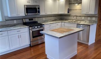 30 Bradford St, Bristol, RI 02809