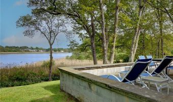 4 Alpond Dr, Newport, RI 02840