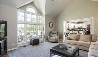 3741 Persimmon Dr, Algonquin, IL 60102