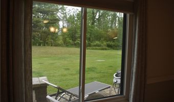 10 Southcreek Ct B, Amherst, NY 14051