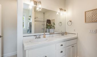 157 NW Black Hawk Ave, Bend, OR 97703