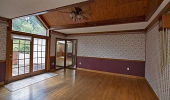 213 Patterson Creek Dr, Alderson, WV 24910