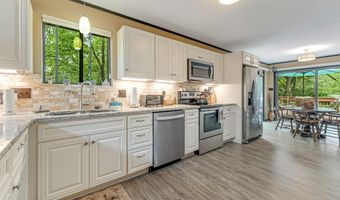 11 Carmen Gln, Albrightsville, PA 18210