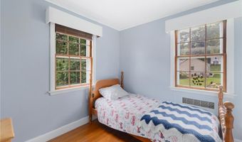 2 Carvin Ct, Warwick, RI 02886
