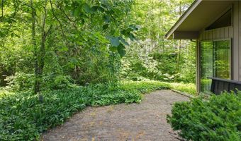 686-20 Fairington Ln, Aurora, OH 44202