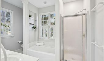 210 Old Plantation Dr W, Beaufort, SC 29907