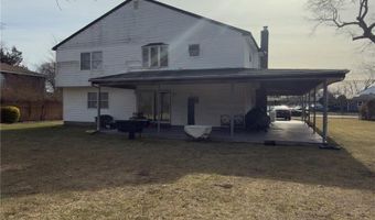 55 Parkway Ave, Amityville, NY 11701