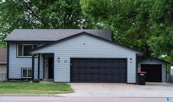 201 Cardinal Dr S, Brandon, SD 57005