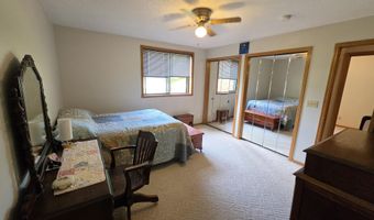 1521 E Melgaard Rd, Aberdeen, SD 57401