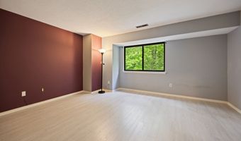 10 Ives Hill Ct 10, Cheshire, CT 06410