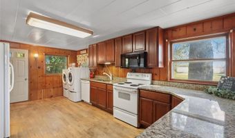 4705 Prairieburg Rd, Anamosa, IA 52205