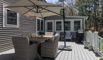 10 Greenbriar Ln, Amherst, NH 03031