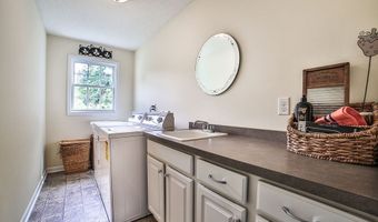 125 Stahl Rd, Amherst, NY 14068