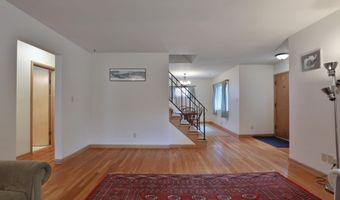 714 Island Ct, Columbus, OH 43214