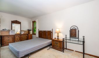 40581 N Sunset Dr, Antioch, IL 60002