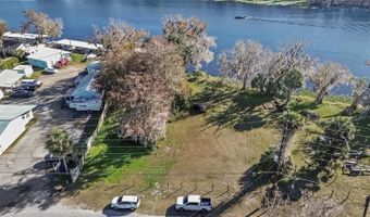 55512 FRONT St, Astor, FL 32102