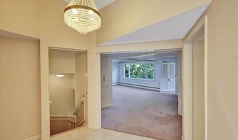 73 South St, Burlington, VT 05401