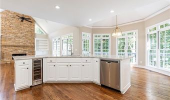 9360 Nesbit Lakes Dr, Alpharetta, GA 30022