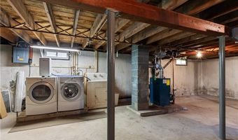 19 Hillside Ave, Newport, RI 02840