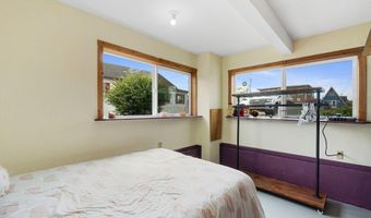460 S HIGHWAY 101, Rockaway Beach, OR 97136