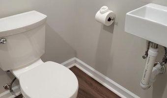 2250 N QUANTICO St, Arlington, VA 22205