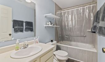 8320 Lake Tree Ln, Indianapolis, IN 46217