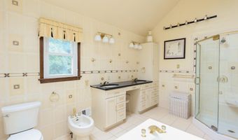 1 WILLOW BROOK Ln, Annandale, NJ 08801